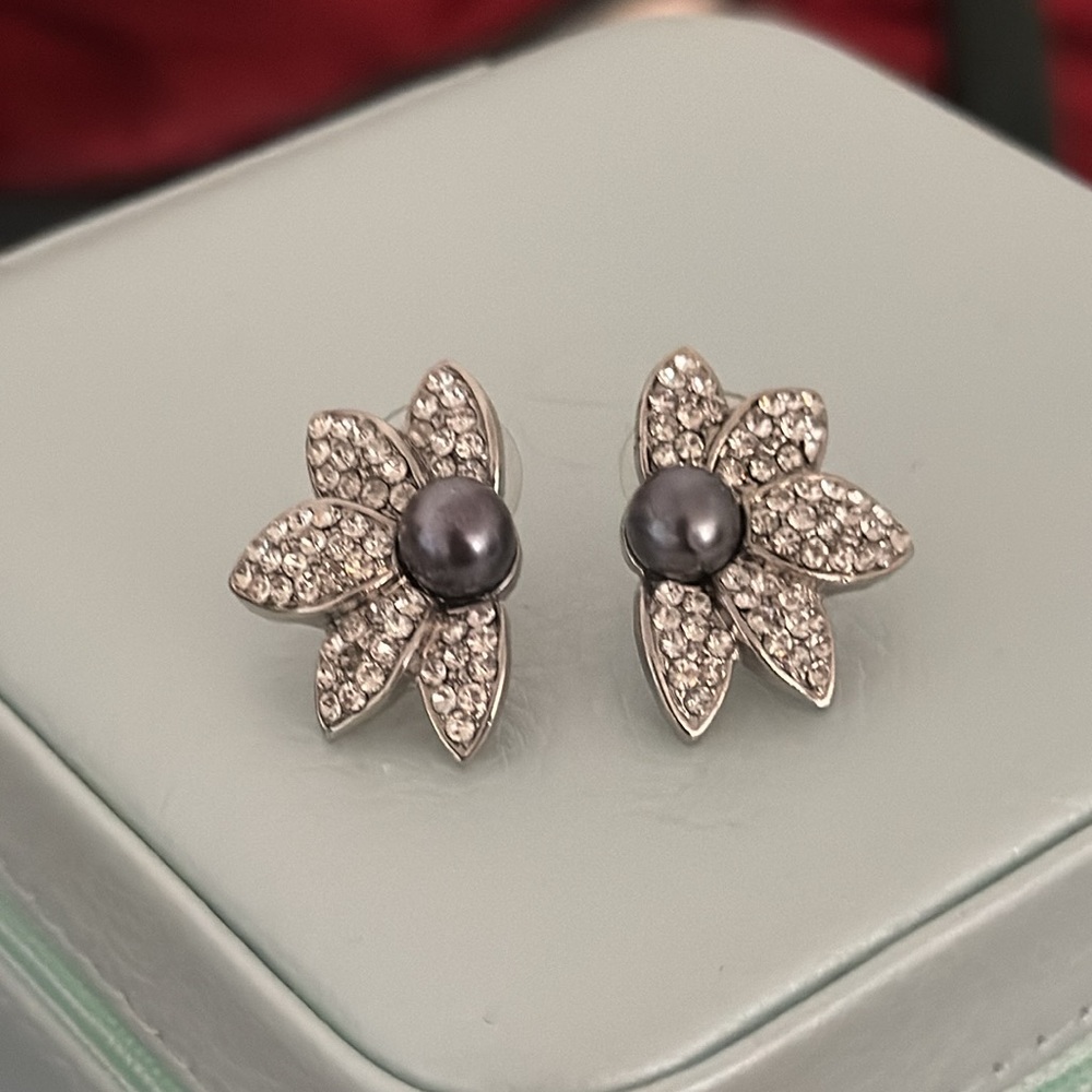 Blue pearl crystal stud earrings